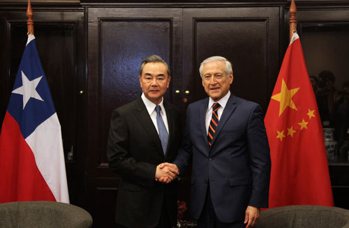 Chinese Foreign Minister Wang Yi meets with his Chilean counterpart Heraldo Munoz in Chile's capital, Santiago on Jan 21, 2018. [Photo: gov.cn]