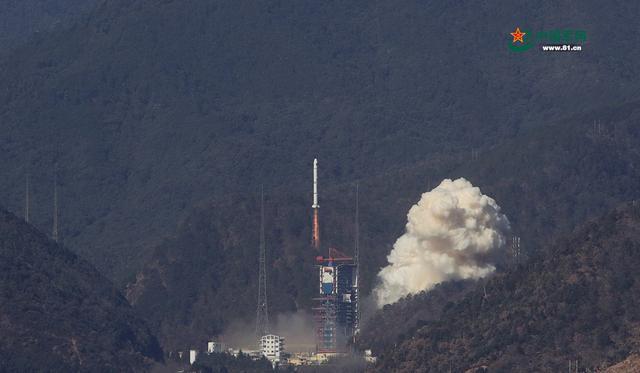 A Long March-2C carrier rocket blasts off from Xichang Satellite Launch Center in southwest China's Sichuan Province, January 25, 2018. [Photo: 81.cn] 