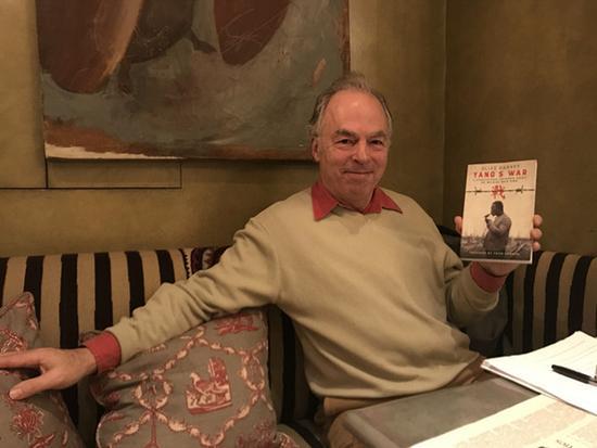 Clive Harvey shows his 11-chapter English novel, Yang's War, which was published in Britain last week after final amendments on January 25, 2018. [Photo: Xinhua]