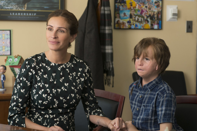 August "Auggie" Pullman, played by Jacob Tremlay, and his mother Isbael, portrayed by Julia Roberts, in the 2017 movie Wonder.[Photo:IC]