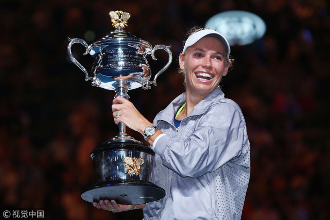 Caroline Wozniacki of Denmark poses for a photo with the Daphne Akhurst Memorial Cup after winning the women's singles final against Simona Halep of Romania on day 13 of the 2018 Australian Open at Melbourne Park on January 27, 2018 in Melbourne, Australia. [Photo: VCG]