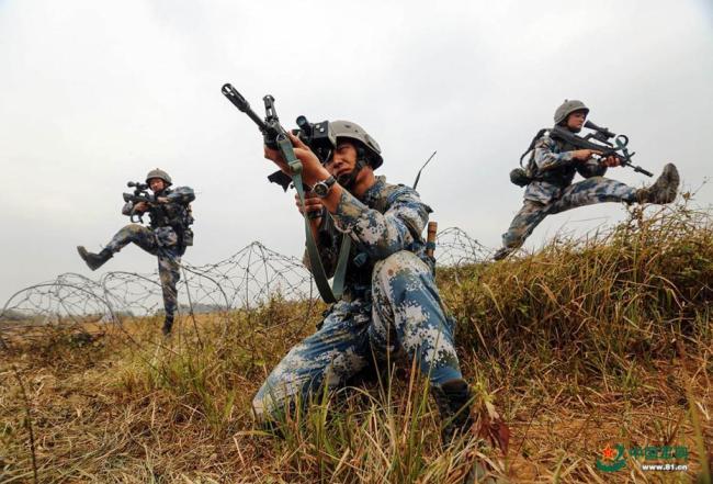 Soldiers of Chinese Marine Corps demonstrate their strength and combat readiness during combat training in south China's Guangdong Province in this undated photo. [File Photo: 81.cn]
