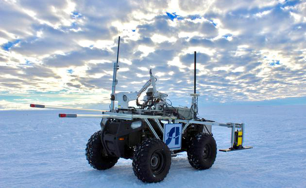 A Chinese-made robot developed for ice cap exploration is employed in Antarctica. [File photo provided by Shenyang Institute of Automation of the Chinese Academy of Sciences to huanqiu.com]