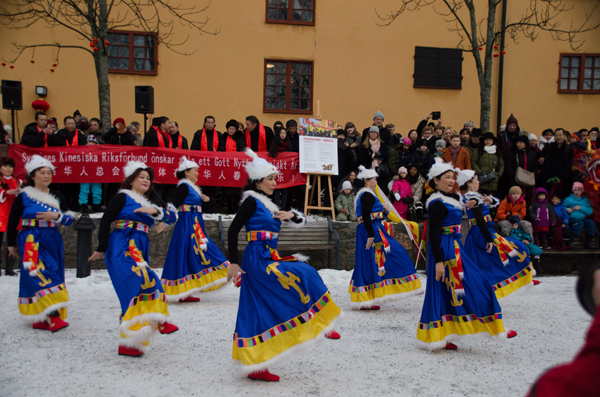 Tibetan-style dance is performed in Stockholm in front of the East Asian Museum on Feb. 10 to celebrate the Chinese Spring Festival. [Photo: China Plus/ Chen Xuefei] 