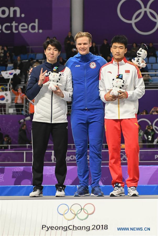Champion Norway's Havard Lorentzen (C), second-placed South Korea's Cha Min Kuy (L) and third-placed China's Gao Tingyu pose for photos during venue ceremony of men's 500m event of speed skating at 2018 PyeongChang Winter Olympic Games at Gangneung Oval, Gangneung, South Korea, Feb. 19, 2018. [Photo: Xinhua/Wang Haofei]