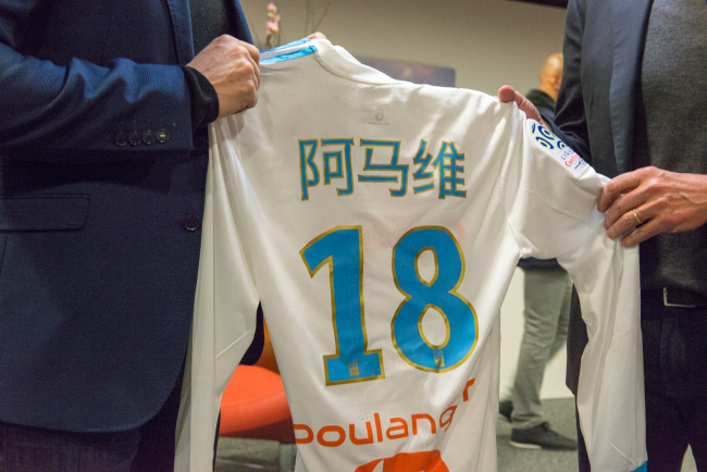 Jersey of Marseille player Jordan Amavi written in Chinese characters. [Photo provided by Marseille to China Plus]