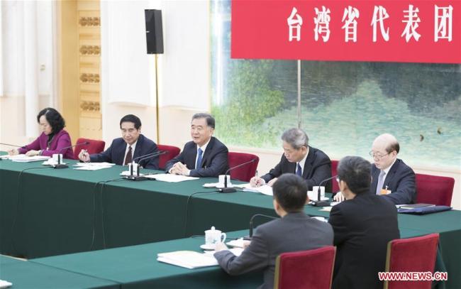 Wang Yang, a member of the Standing Committee of the Political Bureau of the Communist Party of China (CPC) Central Committee, joins a panel discussion with the deputies from the Taiwan delegation at the first session of the 13th National People's Congress in Beijing, capital of China, March 7, 2018. (Xinhua/Ding Haitao)
