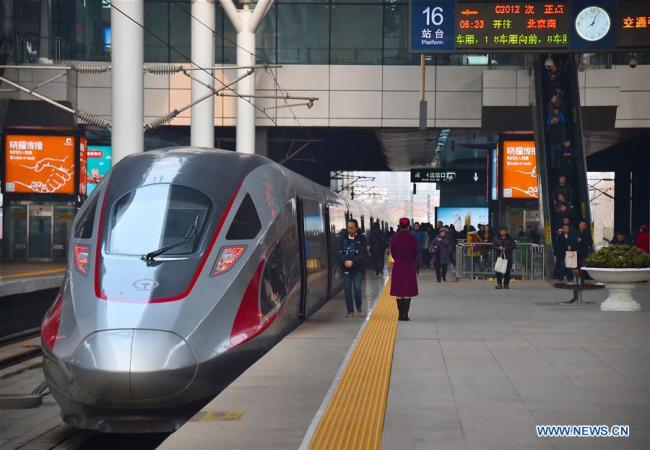 Passengers board a high-speed train at Tianjin Railway Station in north China's Tianjin, March 12, 2018. [Photo: Xinhua]  
