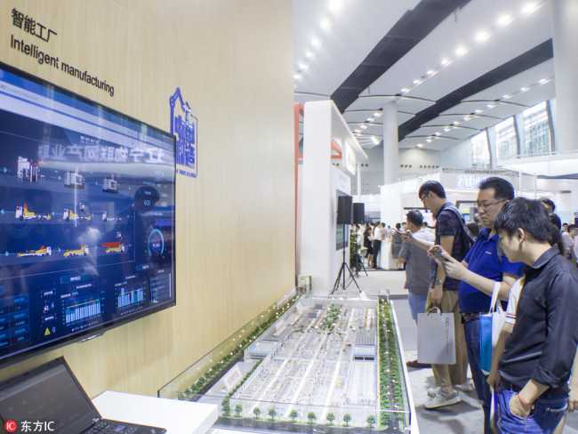 Intelligent manufacturing is on display at an exhibition. [File photo: IC]