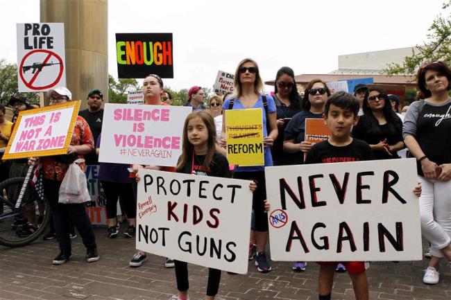 People take part in the "March for Our Lives" gun control rally in Houston, the United States, on March 24, 2018. Hundreds of thousands of people took to the streets in downtown Houston in U.S. southern state of Texas on Saturday for the "March for Our Lives" gun control rally, demanding the end of gun violence and mass school shootings. [Photo: Xinhua/Song Qiong]