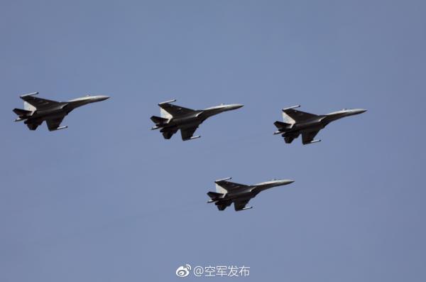 Sukhoi Su-35 fighter jets fly to the South China Sea on February 7, 2018. [File Photo: Weibo Account of PLAAF]
