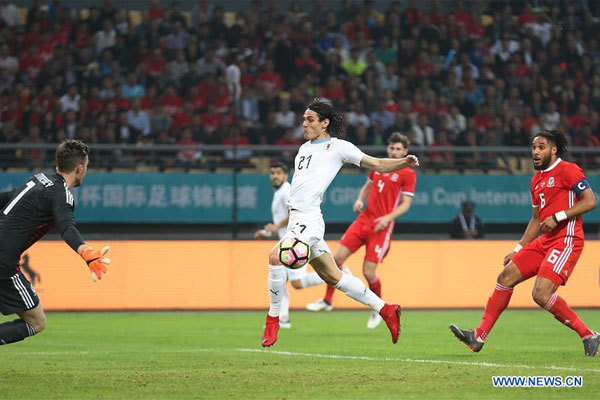 Edinson Cavani (C) of Uruguay competes during the final match between Wales and Uruguay at the 2018 China Cup International Football Championship in Nanning, capital of south China's Guangxi Zhuang Autonomous Region, March 26, 2018. [Photo: Xinhua/Cao Can]