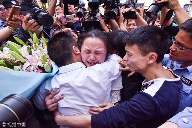 Wang Mingqing has reunited with his missing daughter (central) on April 3, 2018, following a 24-year long search. [Photo: VCG]