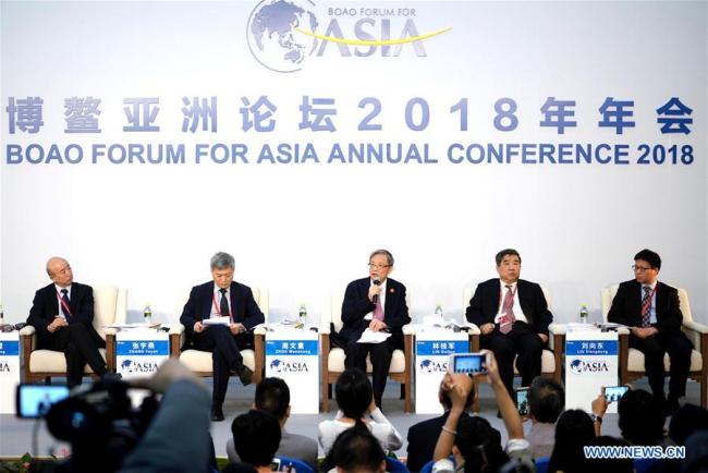 Zhou Wenzhong (C), secretary general of the Boao Forum for Asia (BFA), addresses a press conference of the BFA Annual Conference 2018 in Boao, south China's Hainan Province, April 8, 2018.[Photo:Xinhua]