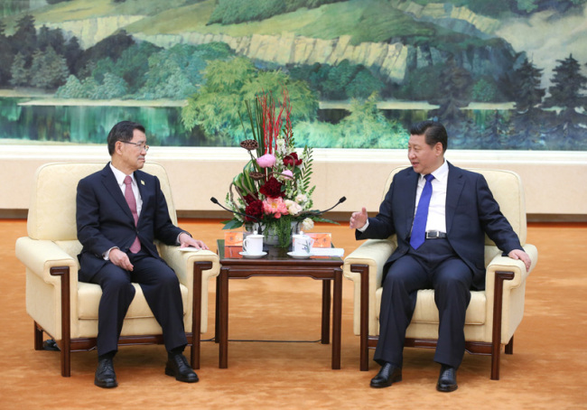 Xi Jinping, general secretary of the Communist Party of China Central Committee, meets Vincent Siew, honorary chairman of the Taiwan-based Cross-Straits Common Market Foundation, in Beijing on November 9, 2014. [File photo: Xinhua]