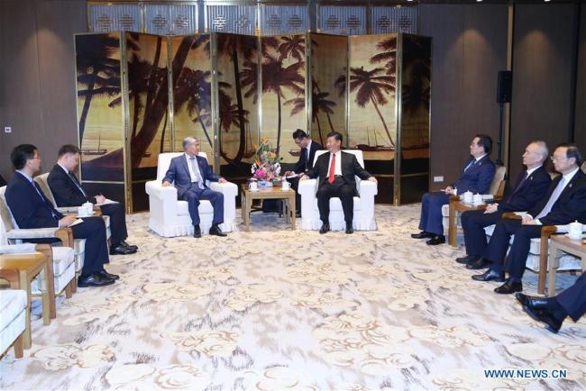 Chinese President Xi Jinping meets with former Kyrgyz President Almazbek Atambayev during the Boao Forum for Asia (BFA) annual conference in Boao, south China's Hainan Province, April 11, 2018. [Photo: Xinhua]
