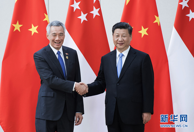 Chinese President Xi Jinping meets with Singaporean Prime Minister Lee Hsien Loong at the Boao Forum for Asia annual conference on April 10, 2018, on deepening cooperation in key areas. [Photo: Xinhua]