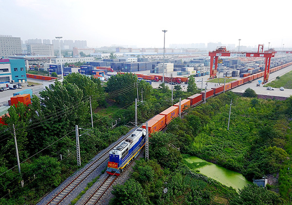 Freight train linking Zhengzhou, Central China's Henan province, and Hamburg, Germany, sets off in Zhengzhou on Aug 2, 2017. [Photo: Xinhua]