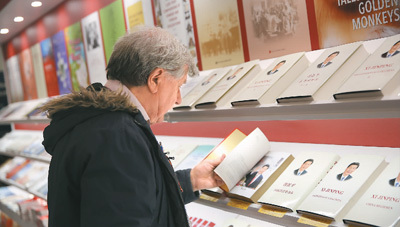 The second volume of Xi Jinping: The Governance of China is released in multiple languages at the London Book Fair on April 11, 2018. [Photo: People’s Daily]