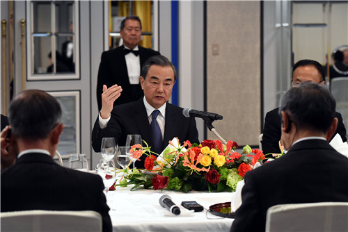 Chinese State Councilor and Foreign Minister Wang Yi met with representatives of seven Japan-China friendship organizations in Tokyo, Apr. 16, 2018. [Photo: fmprc.gov.cn]