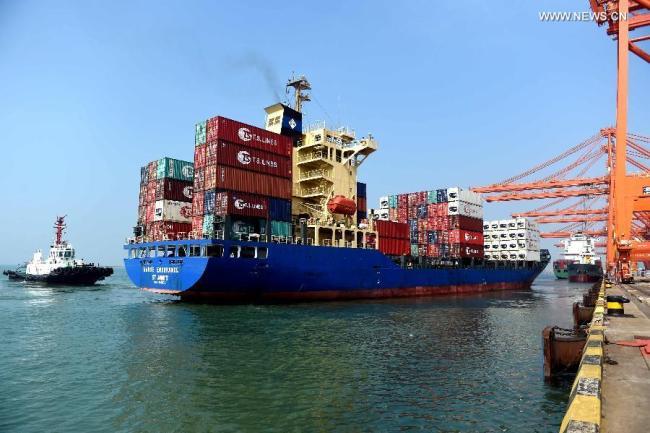 A cargo ship to Singapore departs from Qinzhou bonded port, south China's Guangxi Zhuang Autonomous Region, Nov. 5, 2015.[File Photo: Xinhua]