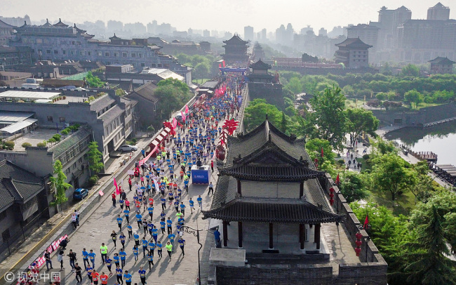 Xi’an holds a unique half-marathon on the circumvallation, one of the oldest, largest and best preserved Chinese city walls, on April 21, 2018. [Photo: VCG]