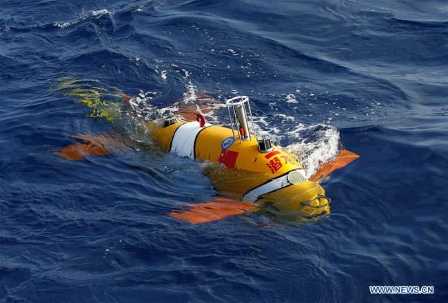中国无人潜水器完成深海首潜 China's unmanned submersible Qianlong III makes first dive into sea