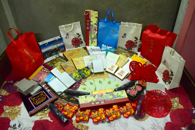 A collection of presents with Chinese cultural elements. [Photo provided to China Plus]