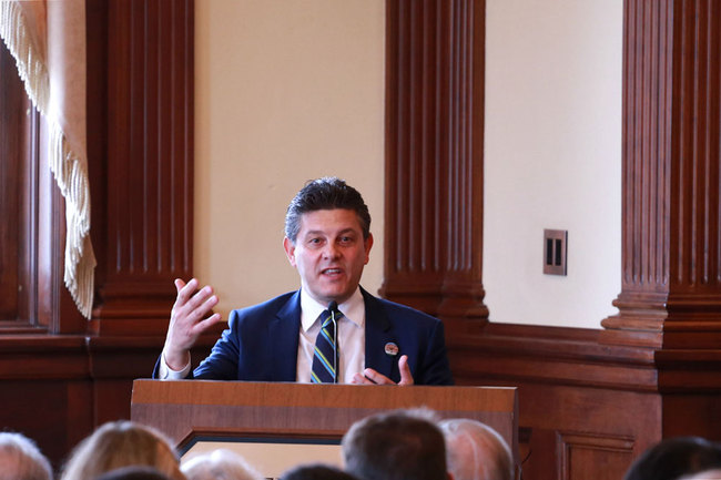 Luca Berrone speaks at the launch of the book "'Old Friends': The Xi Jinping-Iowa Story" in Des Moines, Iowa, U.S. on Thursday, May 3, 2018. [Photo: China Plus/Qian Shanming]