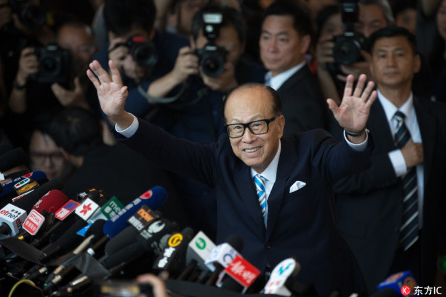 Hong Kong's tycoon Li Ka-shing, chairman of CK Hutchison Holdings, speaks to reporters after the CK Hutchison annual general meeting in Hong Kong, China, on Thursday, May 10, 2018. [Photo: IC]