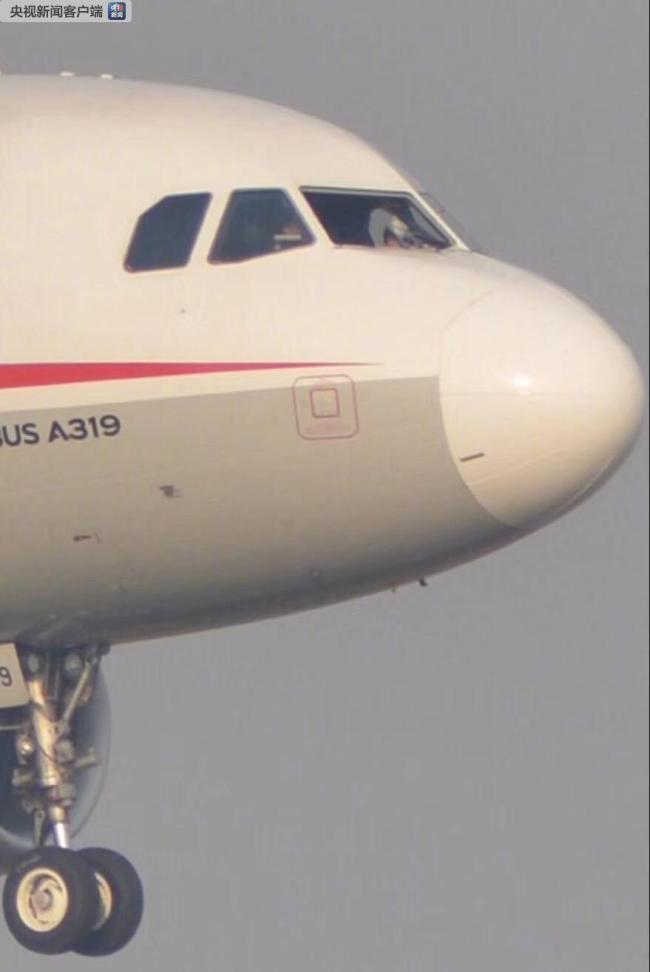 The Airbus A319 with broken cockpit window flies over Chengdu on Monday, May 14, 2018. [Photo: CCTV]