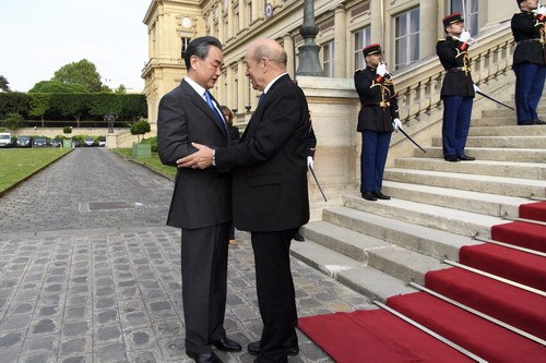 Chinese State Councilor and Foreign Minister Wang Yi (L) meets with French Foreign Minister Jean-Yves Le Drian in Paris on Wednesday, May 16, 2018. [Photo: fmprc.gov.cn]