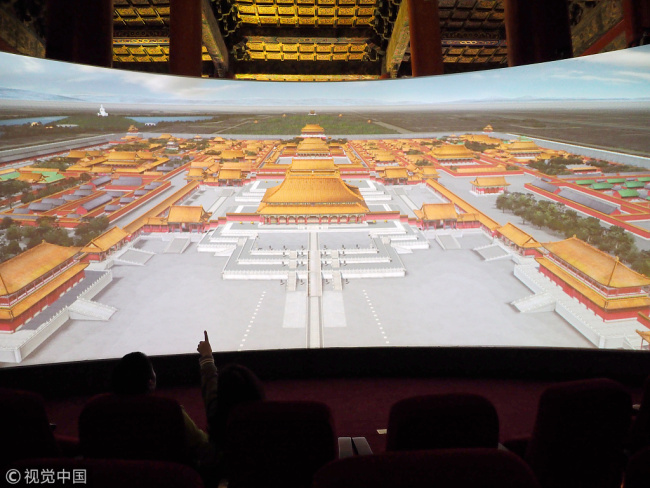 People visit a digital exhibition atop Duanmen Gate, the main entrance to the Palace Museum. [File photo: VCG]