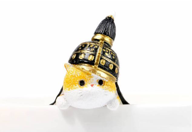 A cat doll in the uniform of a general. [Photo: Weibo account of the Palace Museum]
