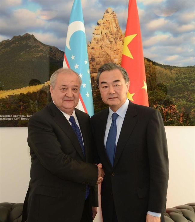 Chinese Foreign Minister Wang Yi (R) meets with his Uzbek counterpart Abdulaziz Kamilov on the sidelines of the Shanghai Cooperation Organization (SCO) foreign ministers meeting in Astana, Kazakhstan, April 21, 2017. [Photo: Xinhua]