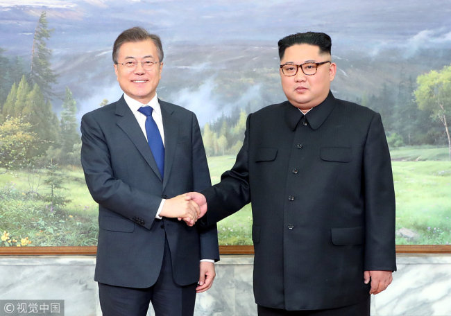 South Korean President Moon Jae-in shakes hands with North Korean leader Kim Jong Un during their summit at the truce village of Panmunjom, North Korea, in this handout picture provided by the Presidential Blue House on May 26, 2018. [Photo: VCG]