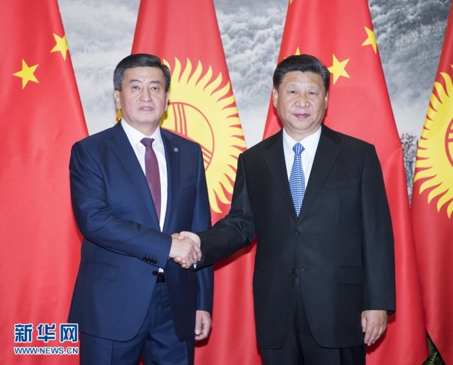 Chinese President Xi Jinping shakes hands with visiting Kyrgyz President Sooronbay Jeenbekov on June 6, 2018, in Beijing. [Photo: Xinhua]
