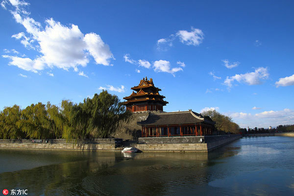 The turret of the Palace Museum in Beijing is seen in a clear day on Nov 22, 2017. [File Photo: IC]