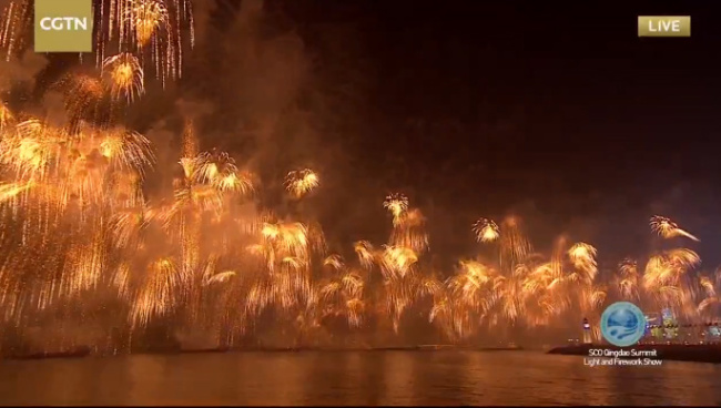 [Livecast] Fireworks and performances for SCO summit in Qingdao