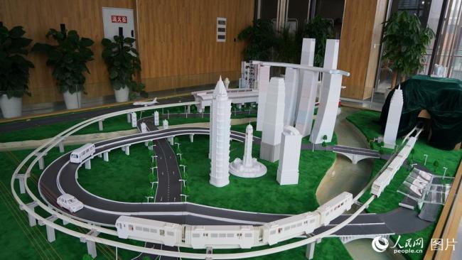 This photo taken on Friday, June 22, 2018 shows the 40-square-meter giant 3D printed model of the landscape of the southwest Chinese city Chongqing. [Photo: People's daily] 