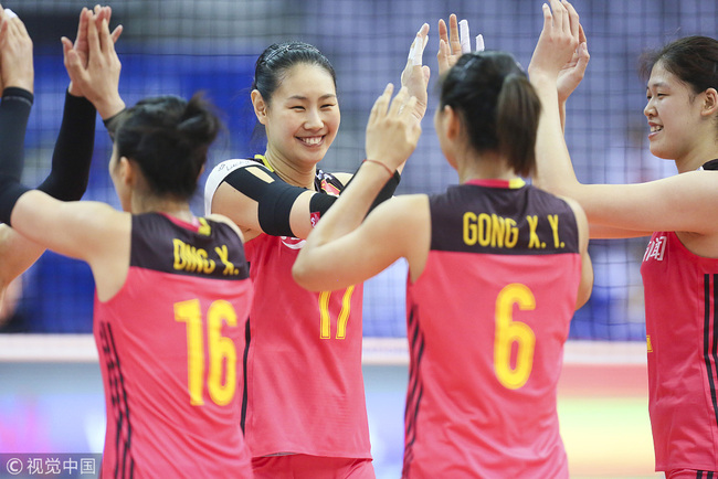 Chinese players celebrate victory over Brazil in the 2018 FIVB Volleyball Nations League in Nanjing, Jiangsu Province, on Sunday, July 1, 2018. [Photo: VCG]