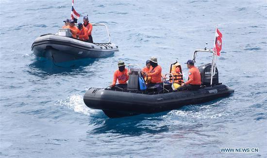 Members of Thai rescue team search for missing passengers from the capsized boat in the accident area in Phuket, Thailand, July 8, 2018. [Photo: Xinhua/Qin Qing]
