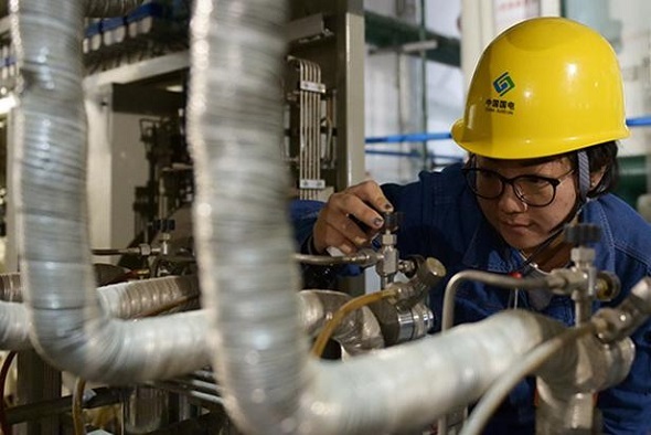 A technician of China Guodian Corp checks facilities in Lanzhou, capital of Gansu province. [Photo: Xinhua]
