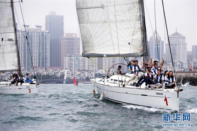 Participants of the 2018 Shanghai Cooperation Organization (SCO) Youth Campus receive sailing training in Qingdao, Shandong Province, July 16, 2018. [Photo: Xinhua]