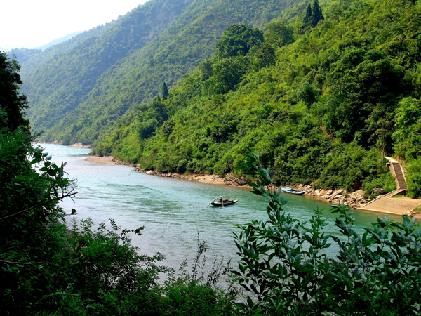 The ecological protection of Chishui River has been key to the local traditional industry.[Photo: Xinhua]