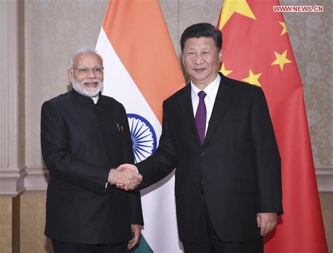 Chinese President Xi Jinping (R) meets with Indian Prime Minister Narendra Modi in Johannesburg, South Africa, July 26, 2018. [Photo: Xinhua/Yan Yan]