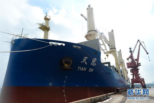 The Tian'en cargo ship berths at the port of Lianyungang in east China's Jiangsu Province on August 4. [Photo: Xinhua]