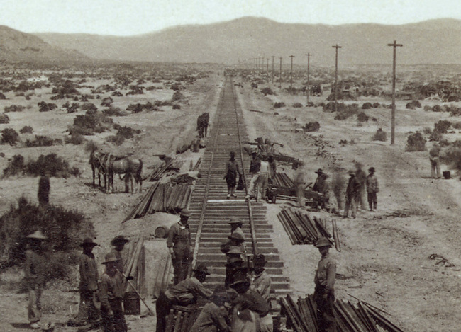 The same stretch of track as the photo at the bottom of the page, more than 150 years ago. The Chinese workers set a record for laying 10 miles and 56 feet of track in 12 hours. [Photo provided to China Daily]