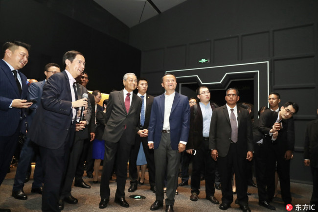 Malaysian Prime Minister Mahathir Mohamad, left, meets with Jack Ma, CEO of China e-commerce giant Alibaba Group at the headquarters of Alibaba in Hangzhou, Zhejiang Province, on August 18, 2018. [Photo:IC]