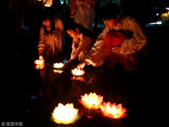 People float water lanterns during celebrations for Zhongyuan Festival, also known as the Ghost Festival, in Nantong, Jiangsu Province on August 17, 2016. [File Photo: VCG]